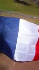 les algeriens vs drapeau de la France