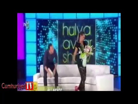 'Hülya Avşar Show'da ilginç an: 'Biz öpüşemedik' deyip...