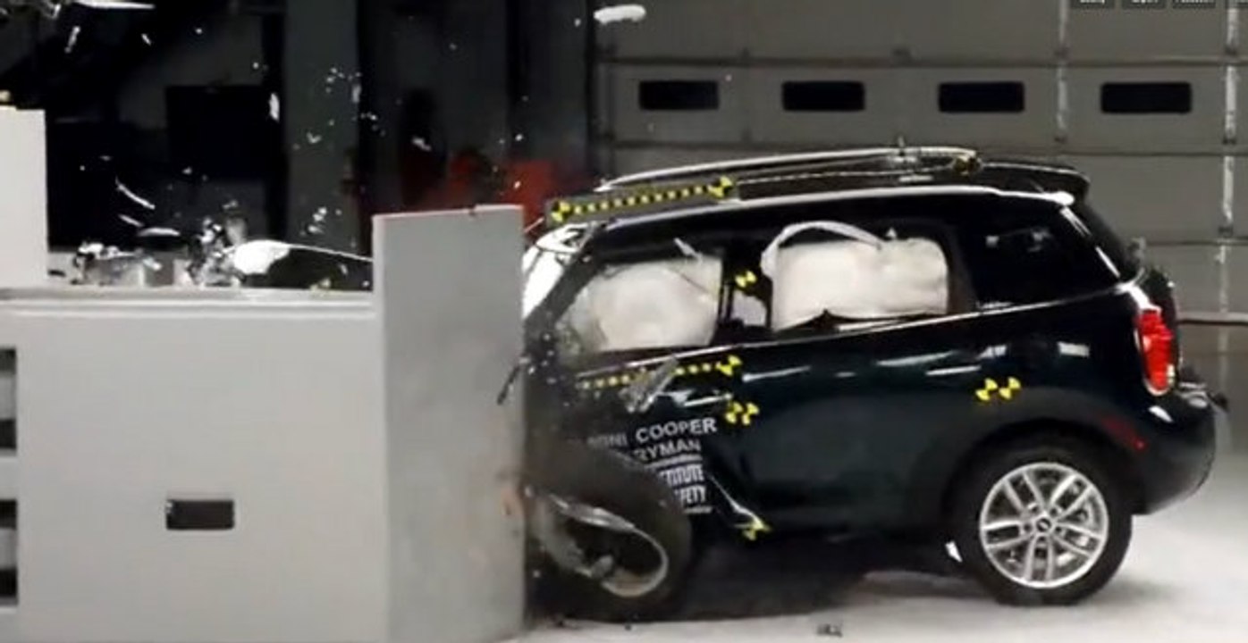 Mini Cooper Countryman - Dar alanlı çarpışma testi