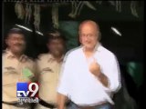 Anupam Kher with his wife Kiran Kher and Javed Akhtar step out to cast votes in Mumbai - Tv9
