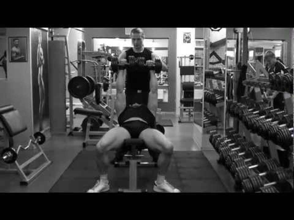 Методика Юрия Спасокукоцкого - № 496. Жим гантелей, техника страховки 2 мя напарниками