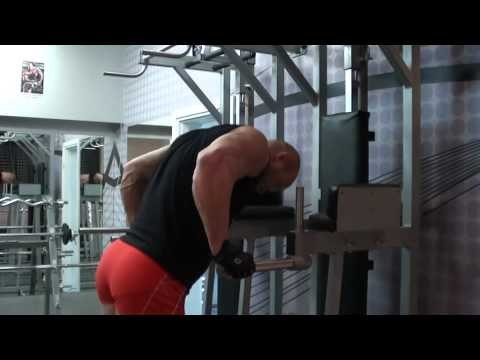 Тренировка дома и на турнике - № 275. Отжимания на брусьях в грудном стиле