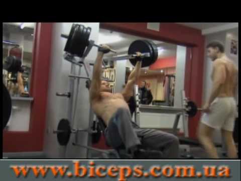 Как накачать грудь - №164. Жим в рычажном тренажере для грудных мышц 2008 год