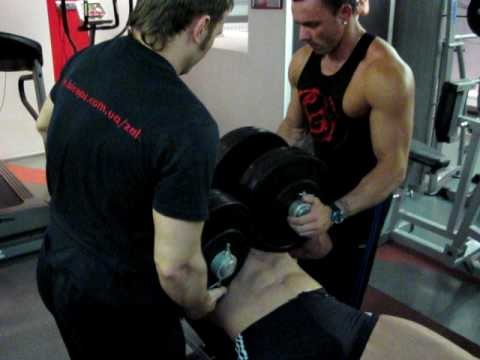 Тяжелая тренировка грудных мышц №154. Жим гантелей лежа по 70 кг каждая