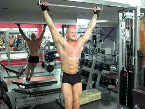 Как накачать пресс - живот - №157. Круговой подъем ног на перекладине