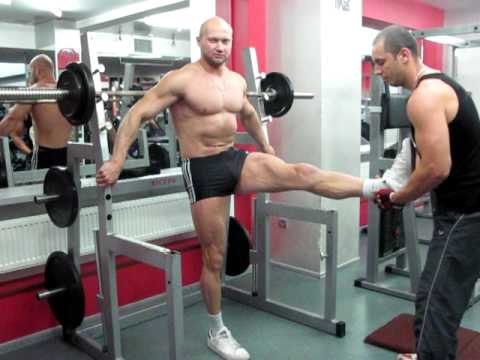 Тренировка дома и на турнике - №141. Стретчинг: растяжка бицепсов бедра