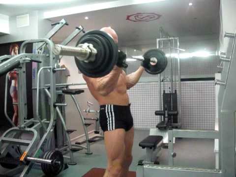 №113. Техника сгибания рук стоя со штангой