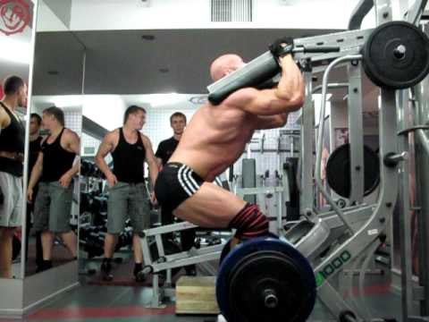 Как накачать ноги и ягодицы - №123. Тренировка ног. Приседания в тренажере