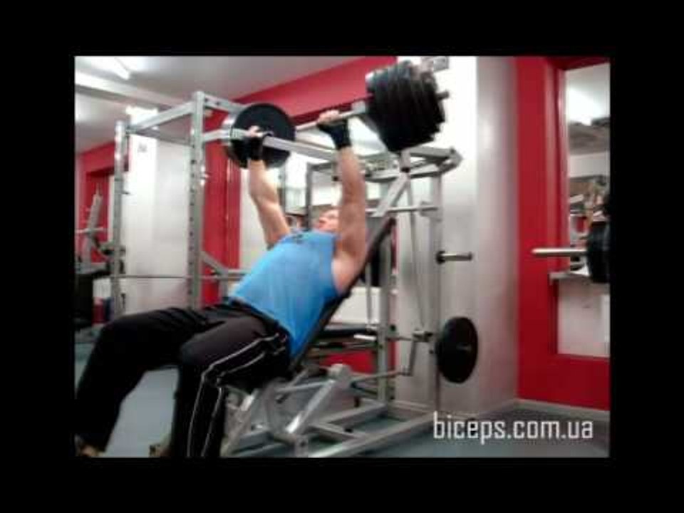 Развлечения и юмор - №12. ВЕСЕЛЫЕ КАЧКИ - качок прикольно подстраховал