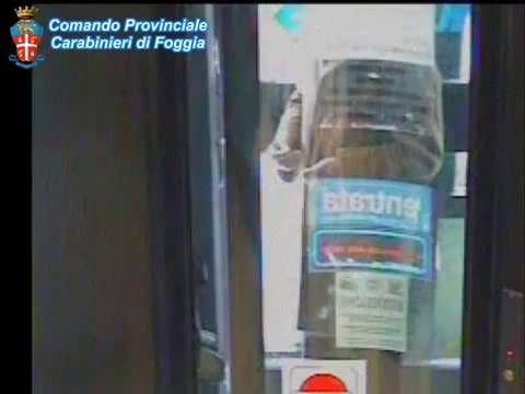 San Ferdinando di Puglia (FG) - Tentò rapina in banca, arrestato 33enne (14.10.14)