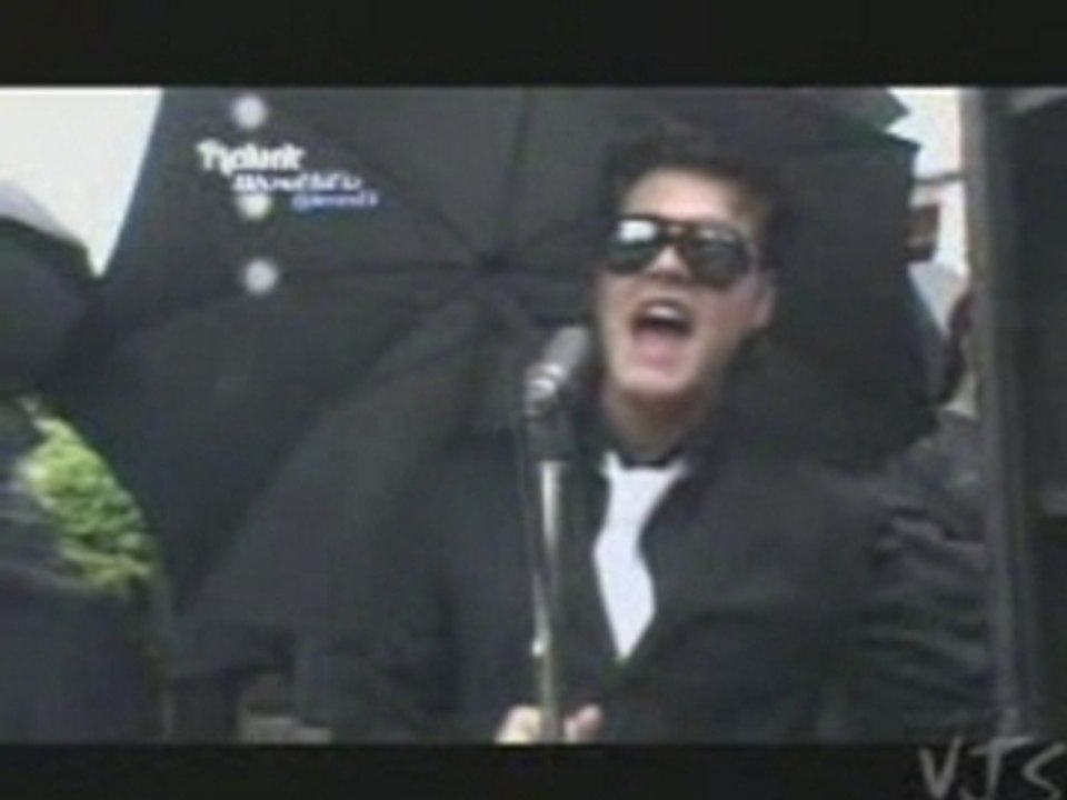 Bryan_singing_Hey_whatever