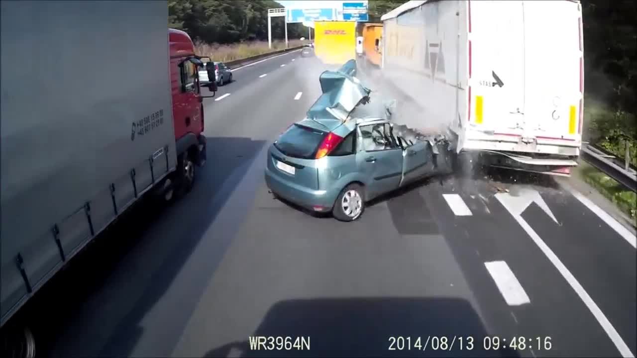 Crash d'une automobiliste sur l'autoroute E40 en Belgique
