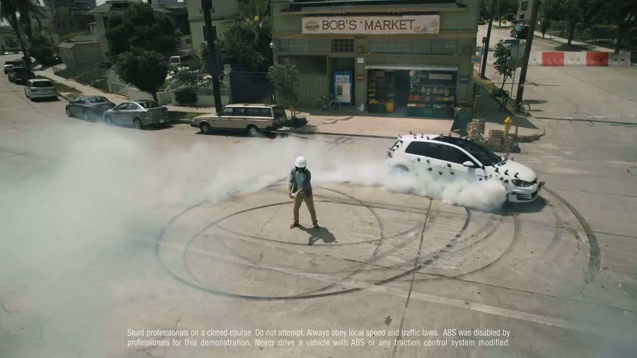 Une Golf GTI recouverte de GoPro