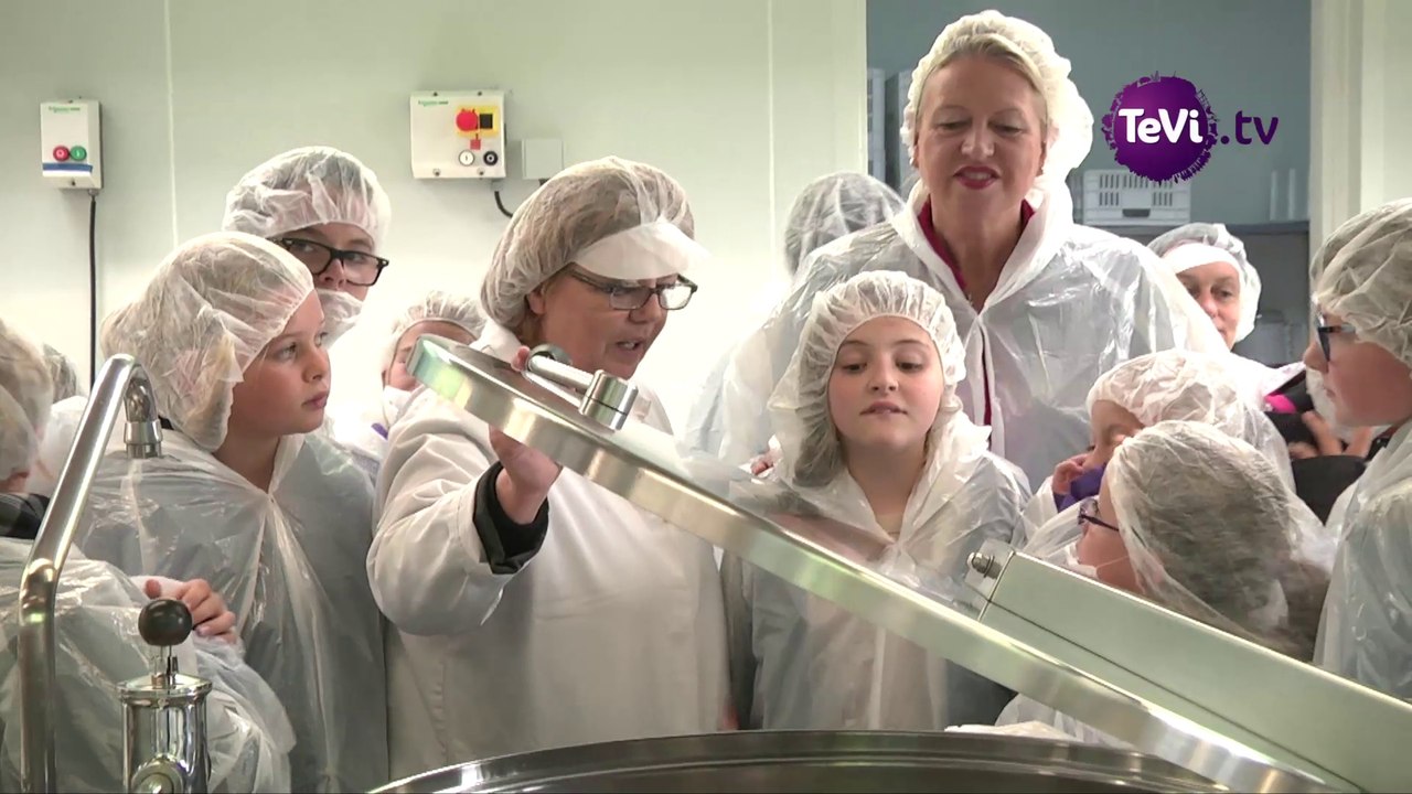 La semaine du goût : les enfants visitent la cuisine centrale à Beaumont-Hague [TéVi] 14_10_15