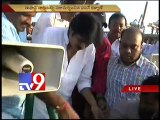 Pawan Kalyan tours Visakha, addresses Hud Hud victims - Tv9