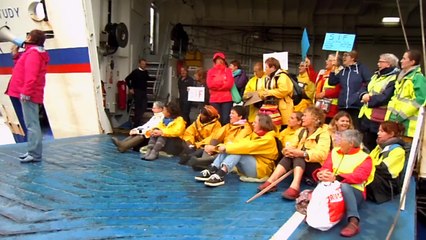Manif des femmes réclamant la venue de Denise Guillaume, la conseillère générale de Groix - 15 octobre 2014