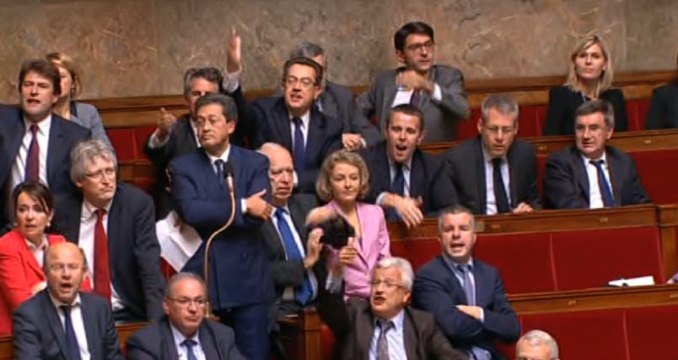Le Monde mis en cause par Valeurs Actuelles : tensions à l'Assemblée
