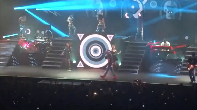 Daft Punk feat. Pharrell Williams and Nile Rodgers - Get Lucky @ Zénith 2014-10-13 HD