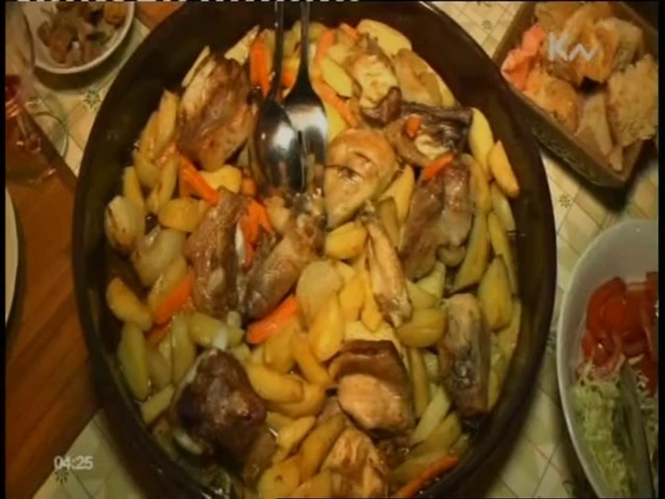 Teletina,piletina ispod PEKE s krumpirom,kapulom i mrkvom