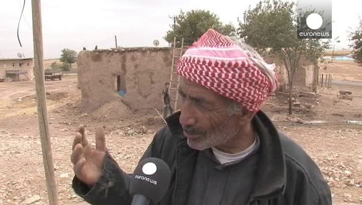 Des Syriens de Kobané vivent dans des maisons abandonnées turques