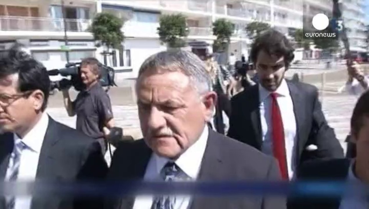 Франция. Под суд за незаконные разрешения на ст...