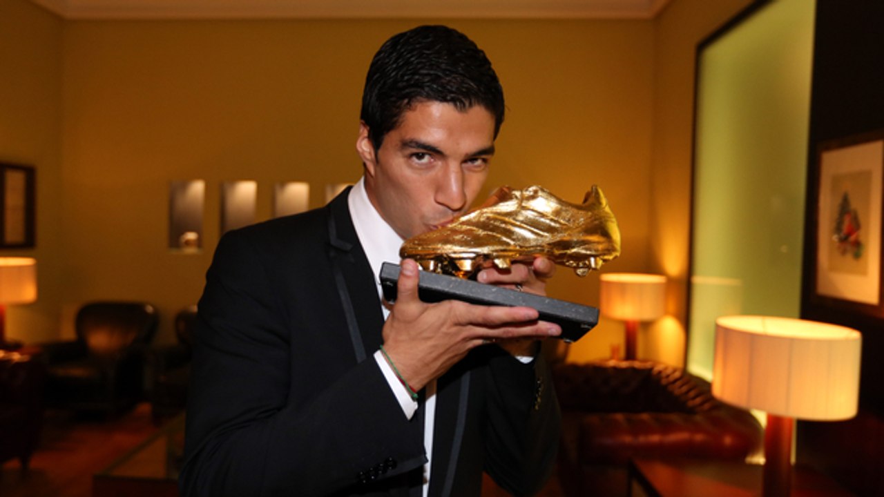 Luis Suárez recibe la Bota de Oro 2013/14