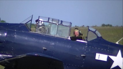 Préparation du décollage des DC-3 à l'aéroport de Cherbourg-Maupertus. Partie 2