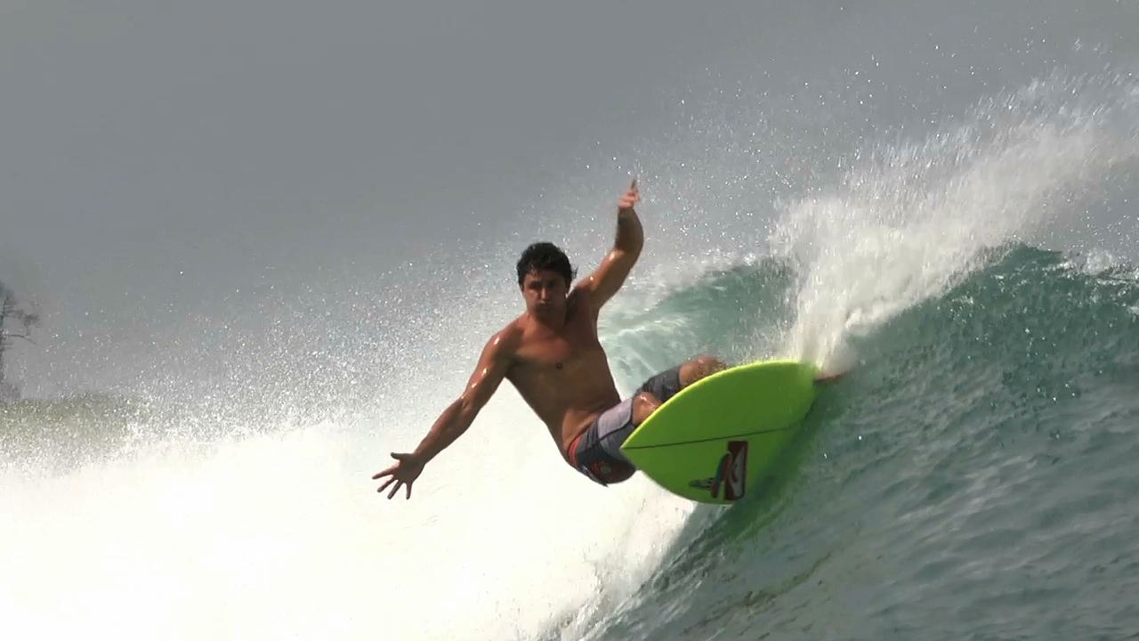 Miky Picon en freesurf aux Mentawai