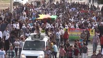 Nusaybin Suriye Sınırına Yürüyüp Işid'i Protesto Ettiler