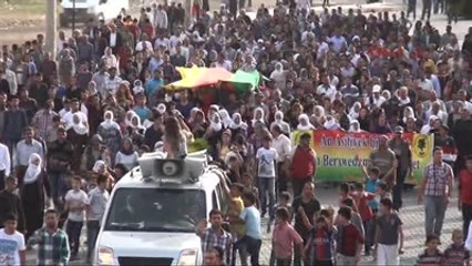Nusaybin Suriye Sınırına Yürüyüp Işid'i Protesto Ettiler