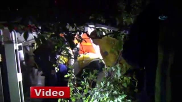 Yaralı Taşıyan Ambulans Evin Bahçesine Uçtu
