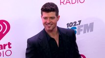 Robin Thicke feierte eine Scheidungsparty mit hübschen Models