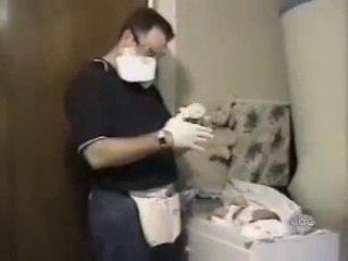 Des papas qui changent leurs bébés!