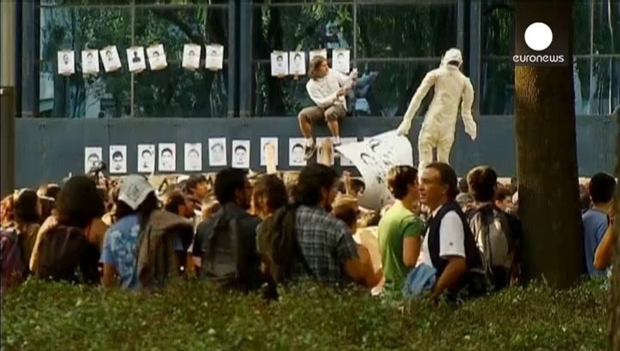 Messico, protesta per gli studenti scomparsi raggiunge la capitale