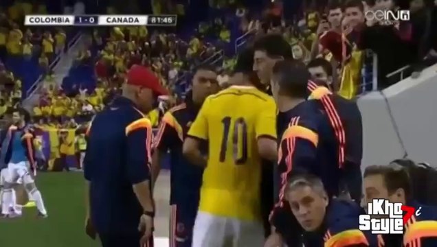 VIDEO James Rodriguez signe un autographe en plein match