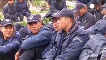الجزائر: رجال الشرطة يطالبون برحيل مديرهم