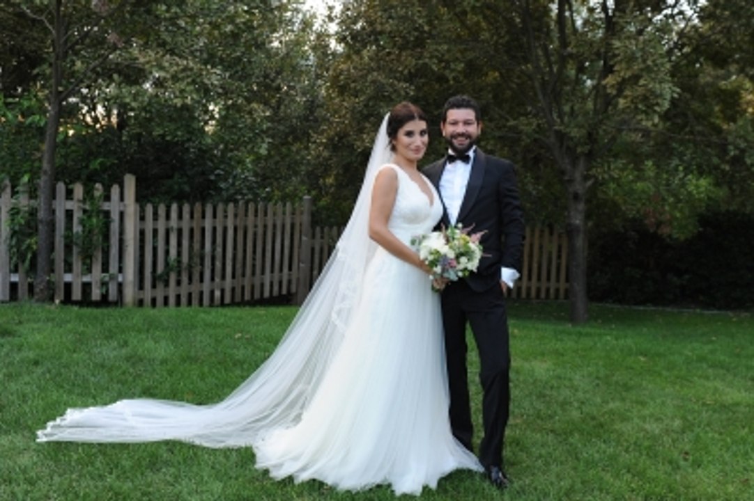 İrem Derici'nin Eşi Herkesin İçinde Adam Dövdü
