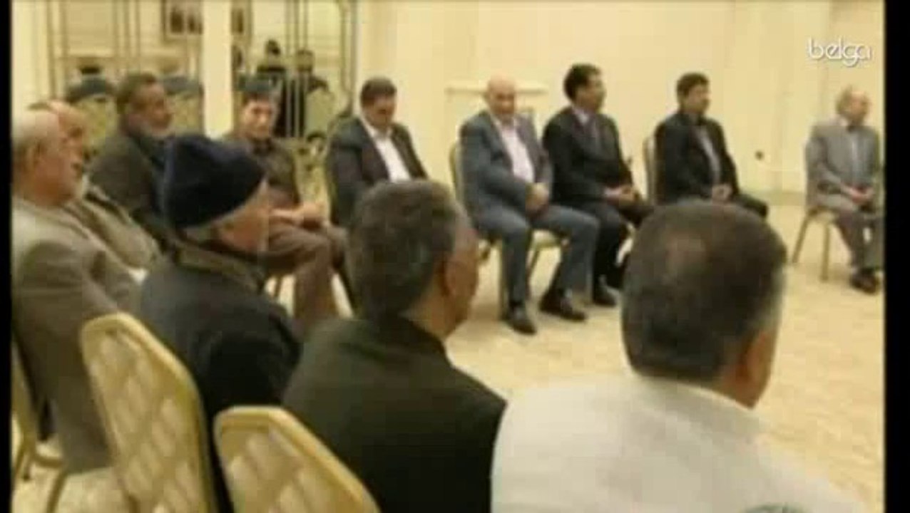 La télévision libyenne montre Kadhafi dans une réunion