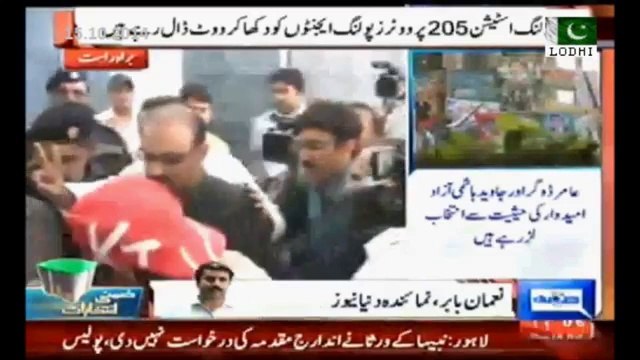 Voting Irregularities At NA-149 Polling Stations - Dogar's Supporters Showing Votes Before Casting It