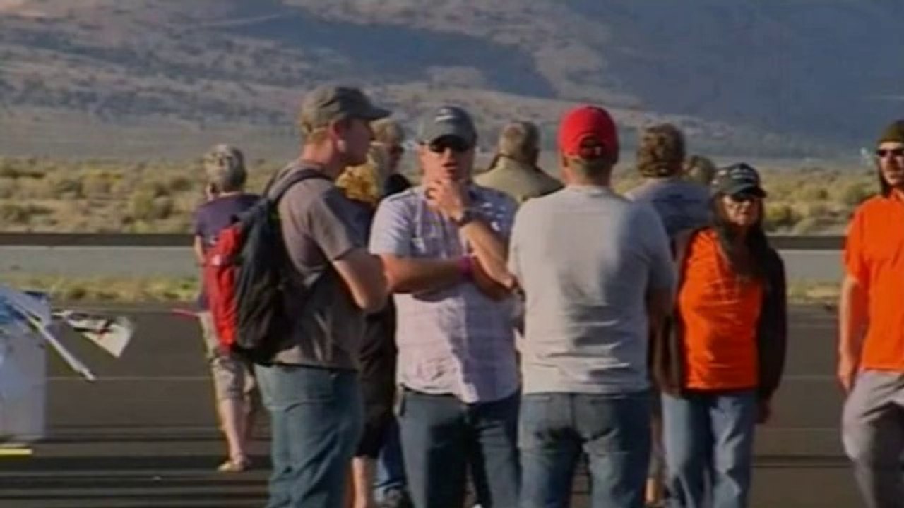 Un avion s'écrase sur la foule