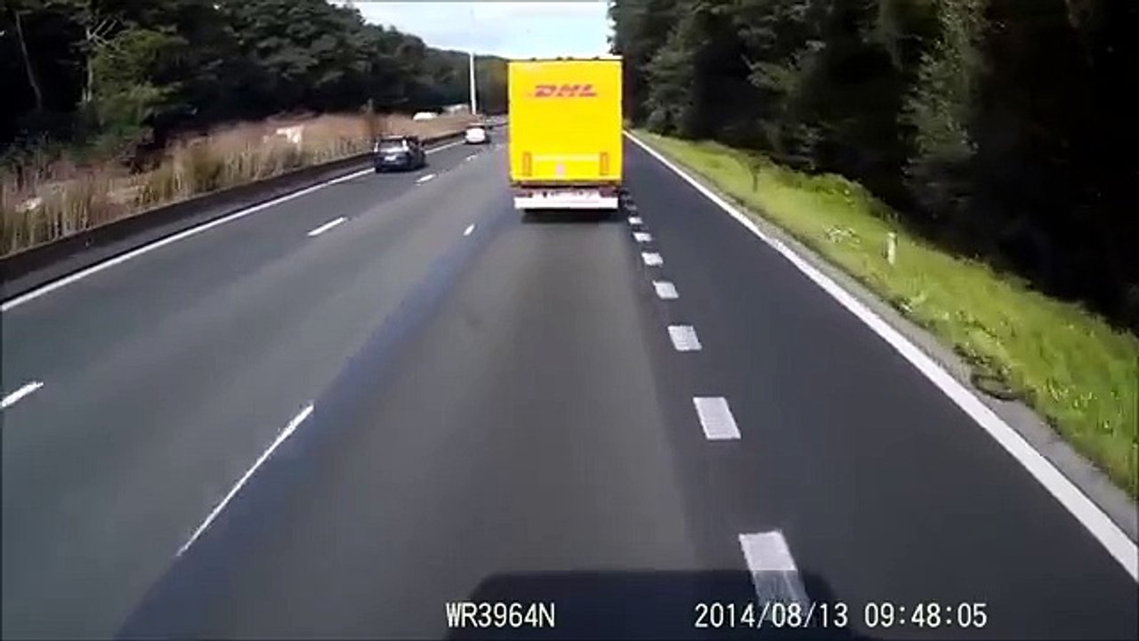 Accident : Une automobiliste change de voie sans visibilité