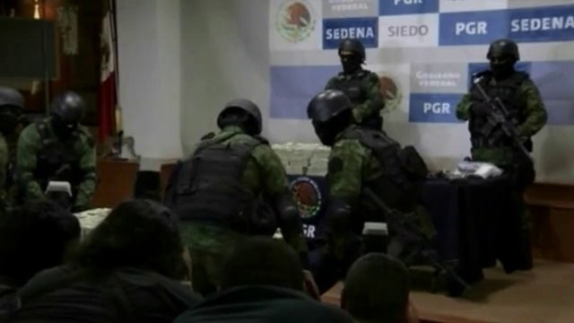 15 500 000 de dollars en liquide dans une voiture