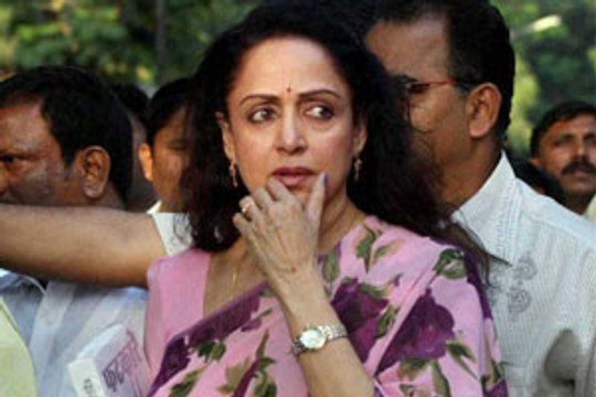 Captured on camera: Hema Malini throwing tantrums goes viral!
