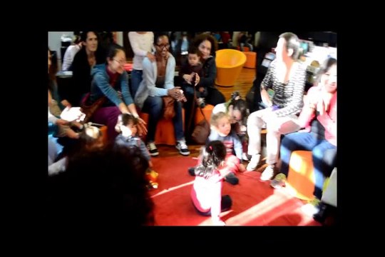 Comptine en japonais / Médiathèque du Pôle culturel d'Alfortville / Médiathèques en fête 2014