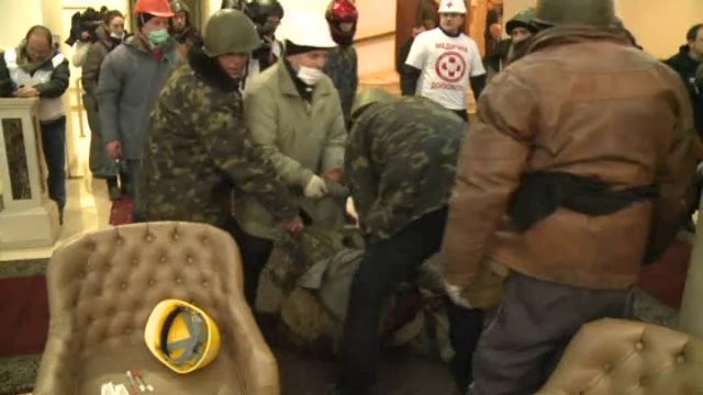 Ukraine: au moins 17 manifestants tués par balles à Kiev