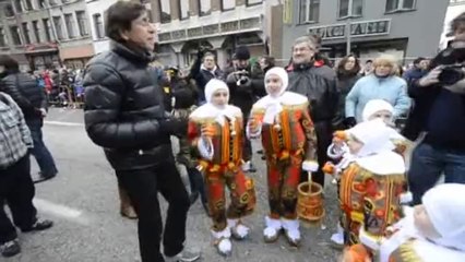 Elio Di Rupo vient danser au carnaval de Binche