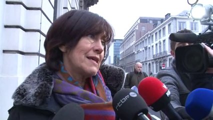 Les ministres veulent donner de l'espoir aux travailleurs de Caterpillar