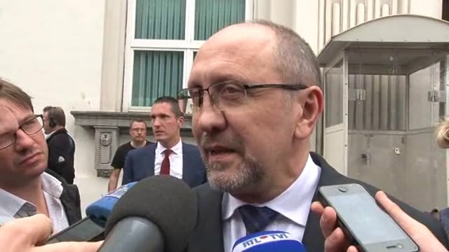 Abdication: C'est aux parlementaires de définir les rôles du Roi