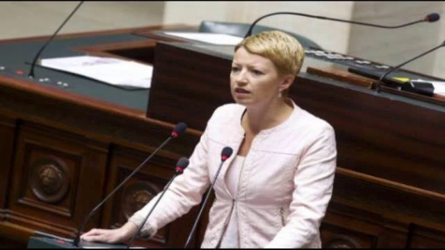 Atteinte d'un cancer, Marie-Dominique Simonet démissionne