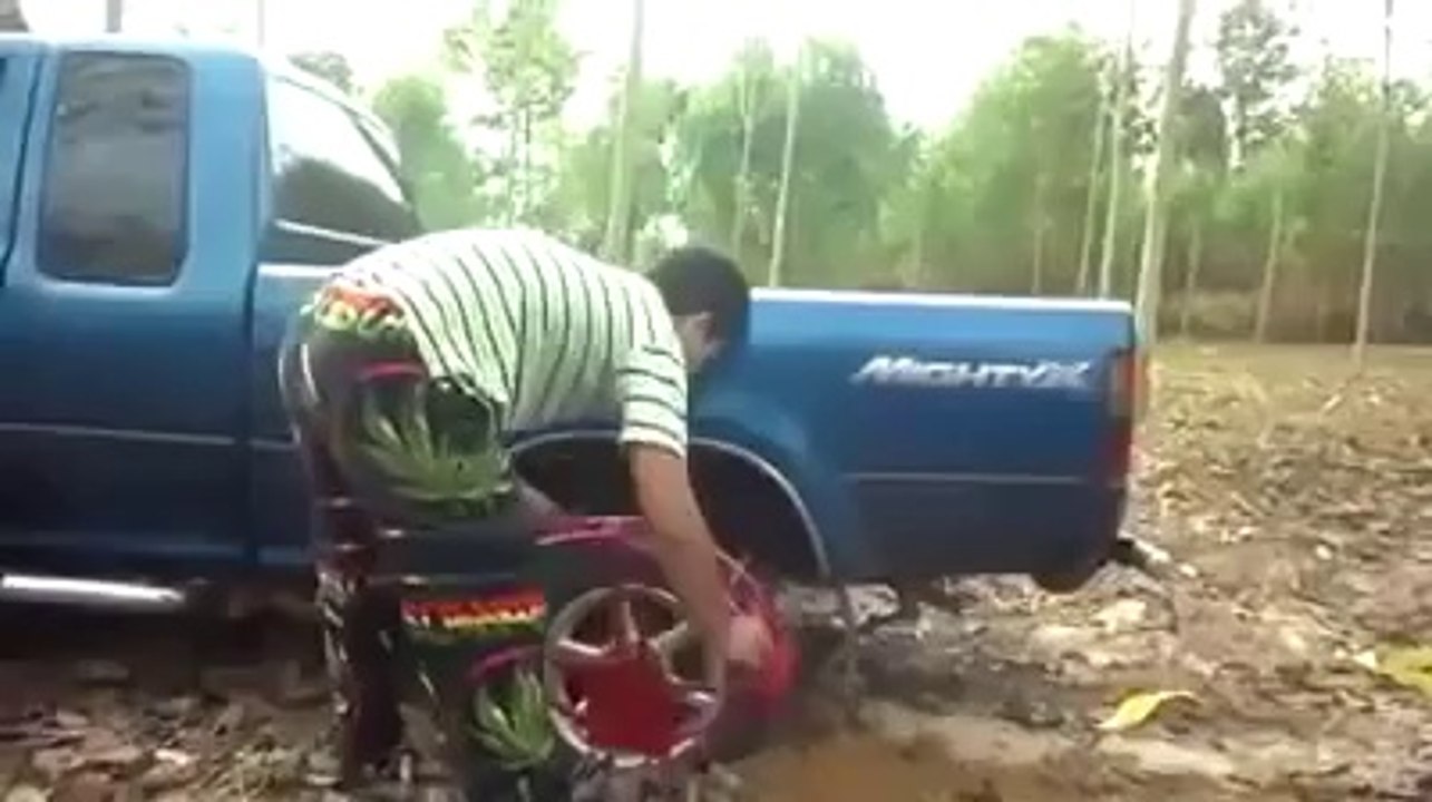 very funny & amaizing clip by www.fullmufta.blogspot.com